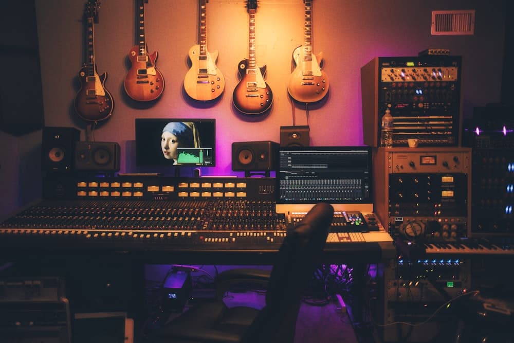 Mastering Music Production: A Comprehensive 8-Step Guide to Getting Started.